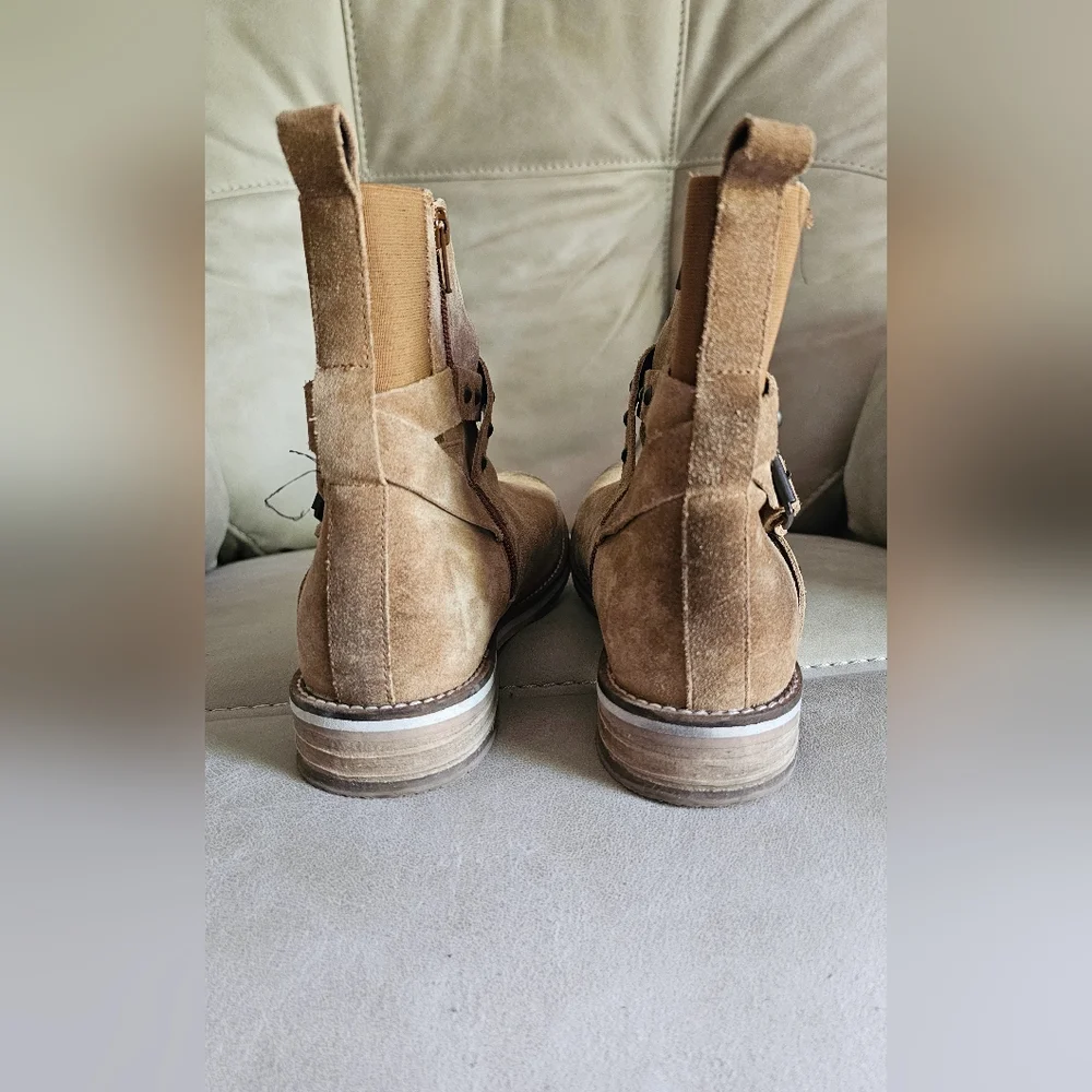 Crevo chestnut brown suede boots size‎ 8.5